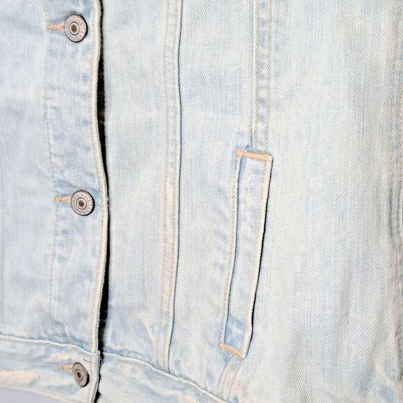 Abercrombie & Fitch NWT Light Wash Distressed Denim Trucker Vest Womens Large - Picture 9 of 10